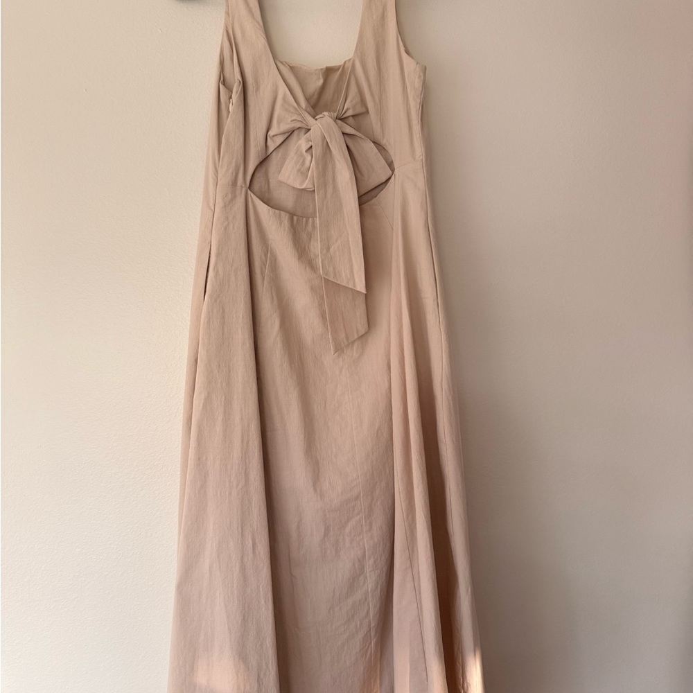 Chic Backless Beige Dress